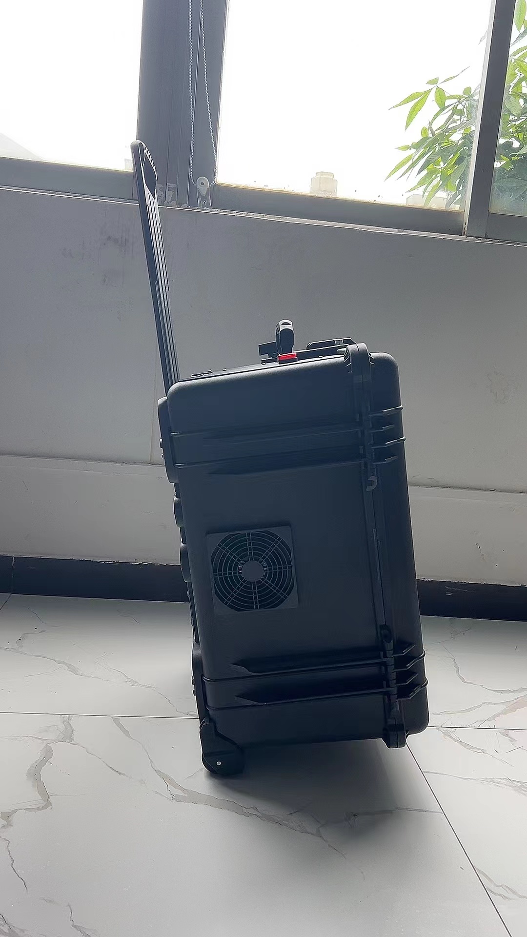 山南手拉箱型移动通信干扰器